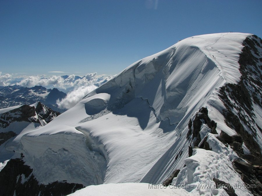 22_In vetta al Palu occ. e la difficile cresta che lo collega alla vetta.JPG - 22 In vetta al Palù occidentale e la difficile cresta che lo collega alla vetta